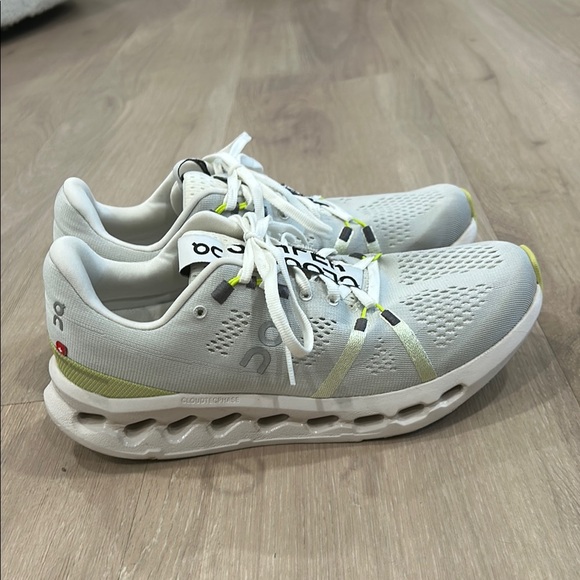 ON Running Athletic Shoes - Picture 6 of 9